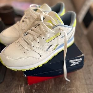 Reebok Sneakers